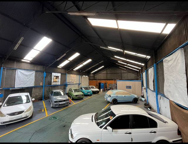 1,700M² WORKSHOP FOR SALE IN DAGGAFONTEIN